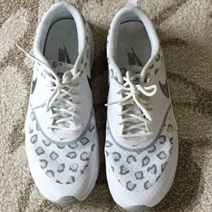 nike thea leopard
